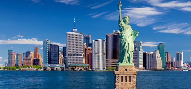 Skyline von Manhattan mit Freiheitsstatue