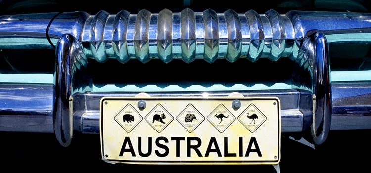 Kühlergrill mit australischem Autokennzeichen