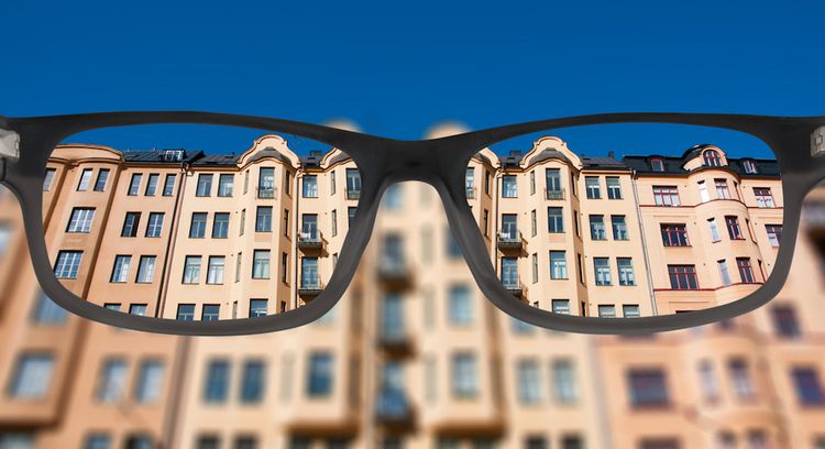 Immobilien durch eine scharfe Brille betrachet