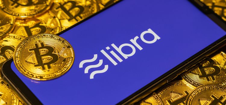 Libra-Symbol inmitten von Bitcoin-Münzen