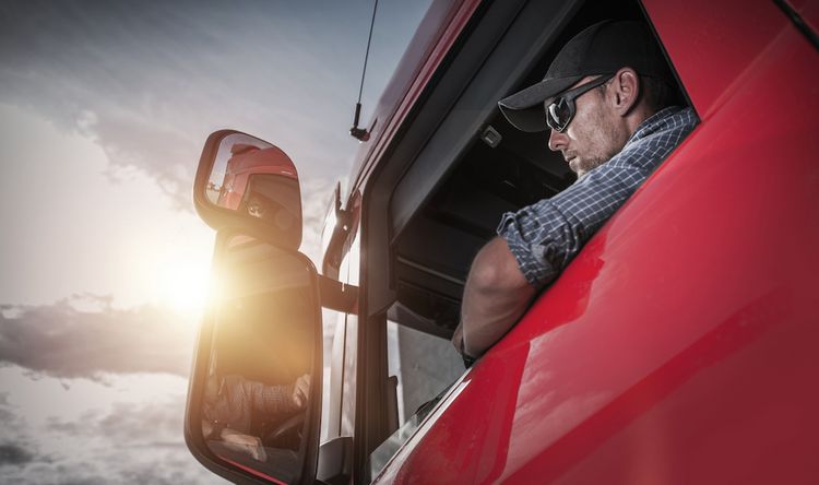 Trucker auf dem Bock