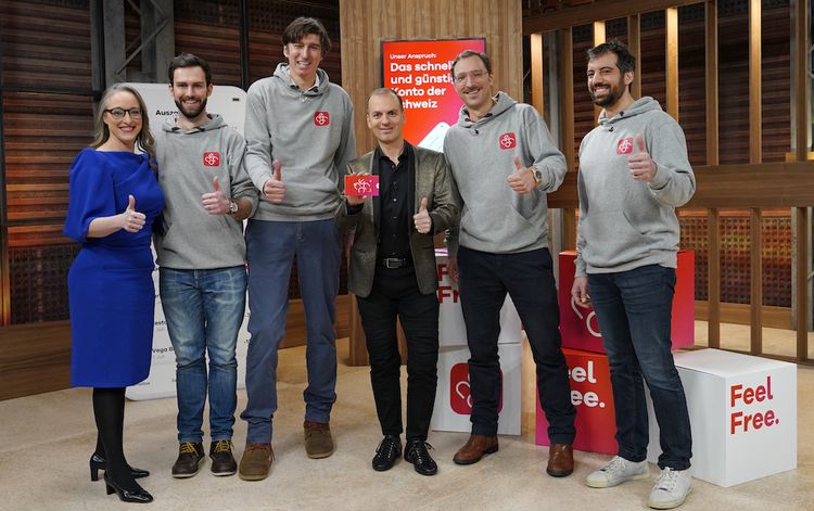 Bettina Hein und Roland Brack mit dem Gründerteam von Neon