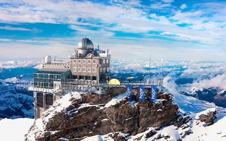 Jungfraujoch mit Flaggen von Hopr