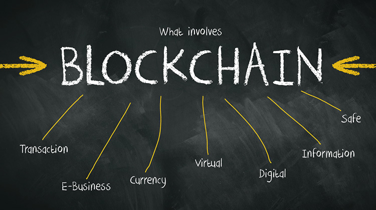 Schiefertafel mit der Aufschrift Blockchain