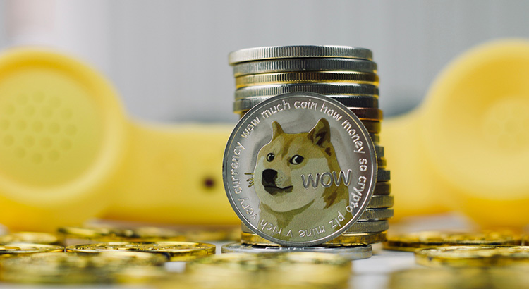 Die Kryptowährung Dogecoin als Münze dargestellt