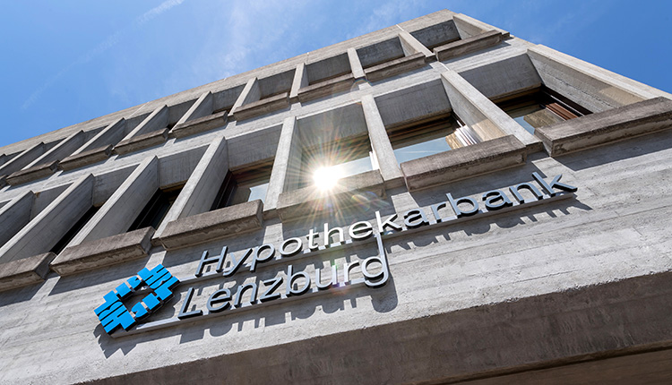 Gebäude in Frontansicht der Hypothekarbank Lenzburg