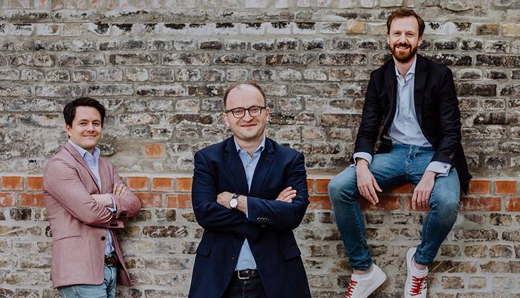 Das erfolgreiche Gründer-Team von Raisin: Michael Stephan, Tamaz Georgadze und Frank Freund 