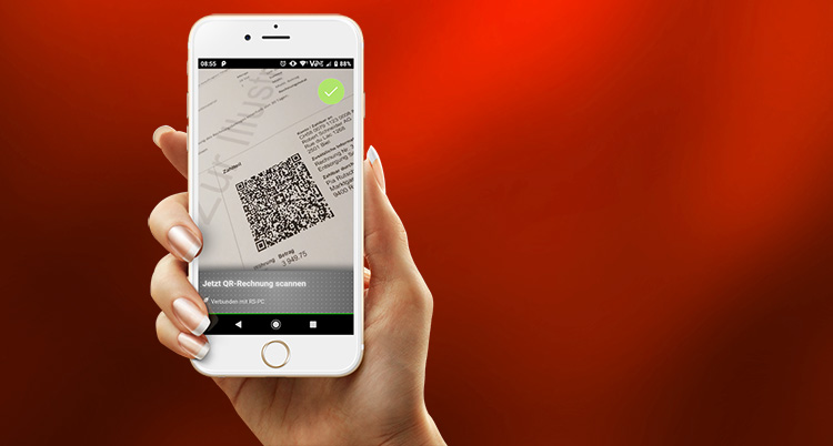 Smartphone, das einen QR-Code erfasst